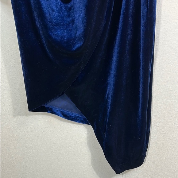 Lavish Alice Navy Blue One-Shoulder Cocktail Dress - Picture 6 of 10